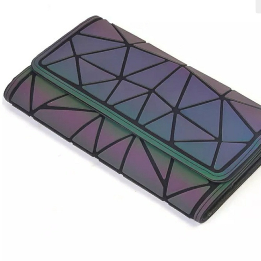Color changing wallet